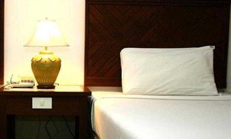 Rattana Mansion Hotel Phuket Ngoại thất bức ảnh