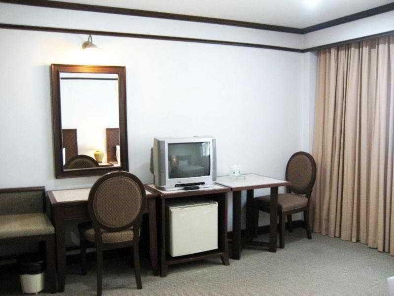 Rattana Mansion Hotel Phuket Ngoại thất bức ảnh