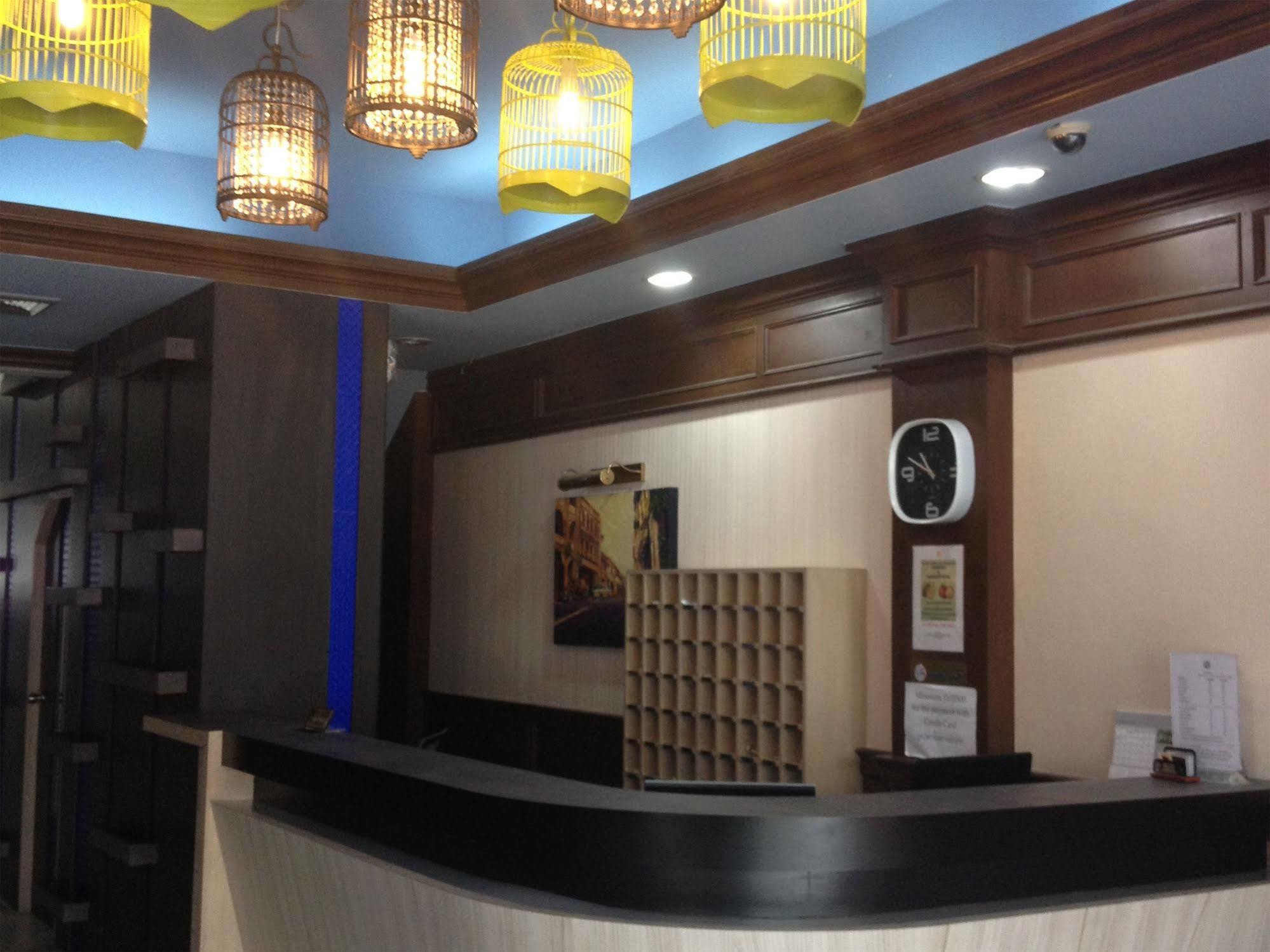 Rattana Mansion Hotel Phuket Ngoại thất bức ảnh