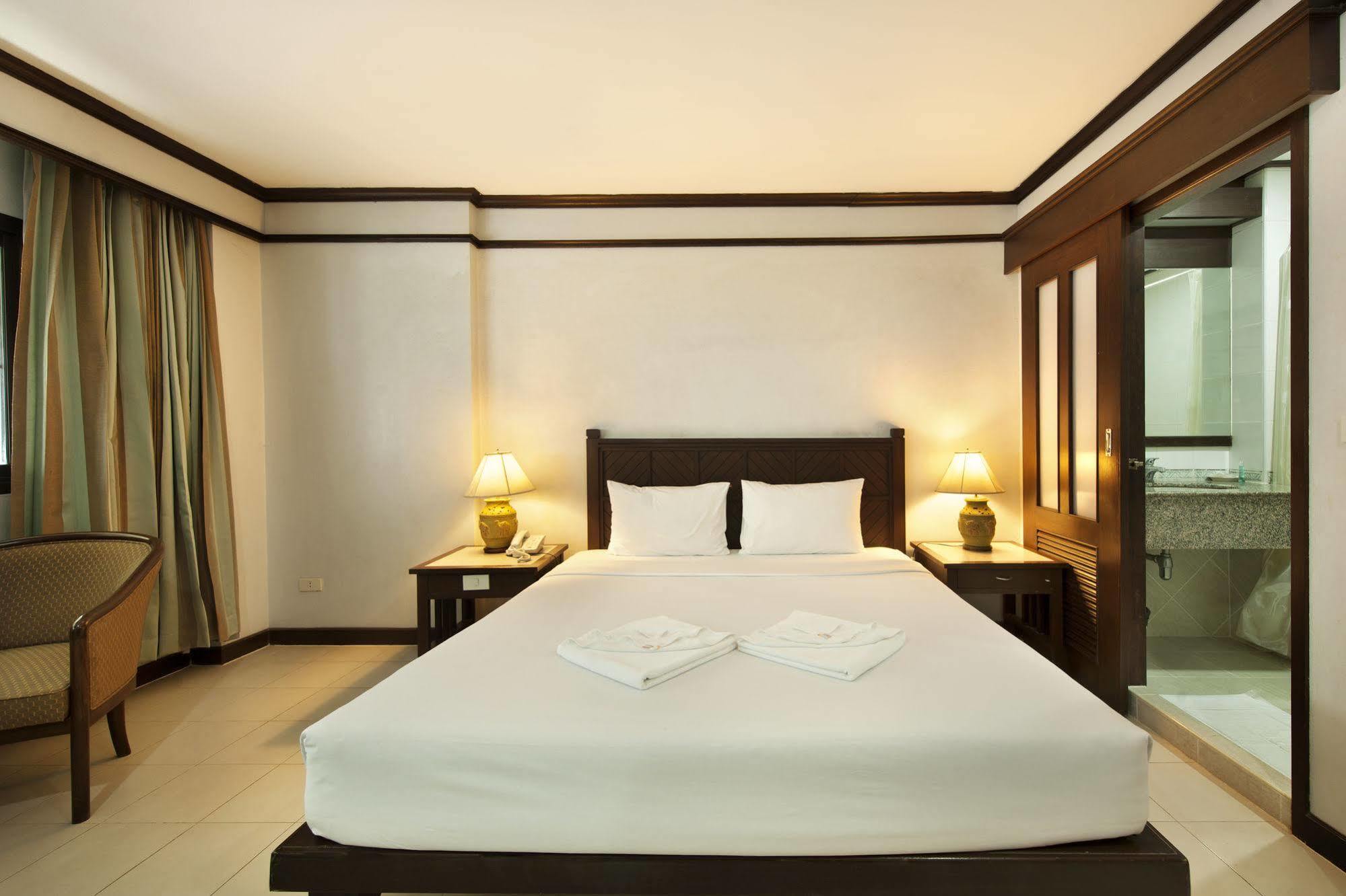 Rattana Mansion Hotel Phuket Ngoại thất bức ảnh