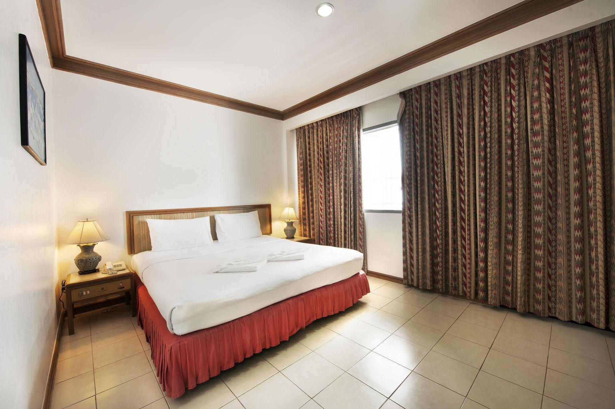 Rattana Mansion Hotel Phuket Ngoại thất bức ảnh