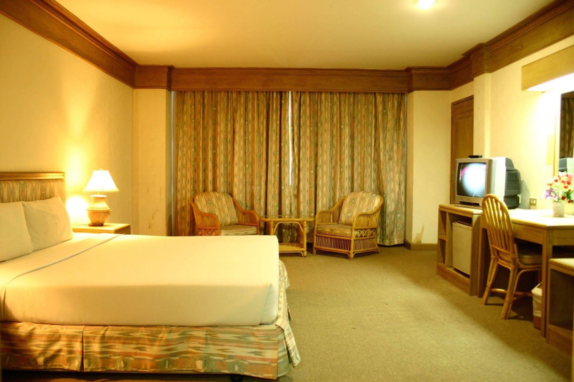 Rattana Mansion Hotel Phuket Ngoại thất bức ảnh