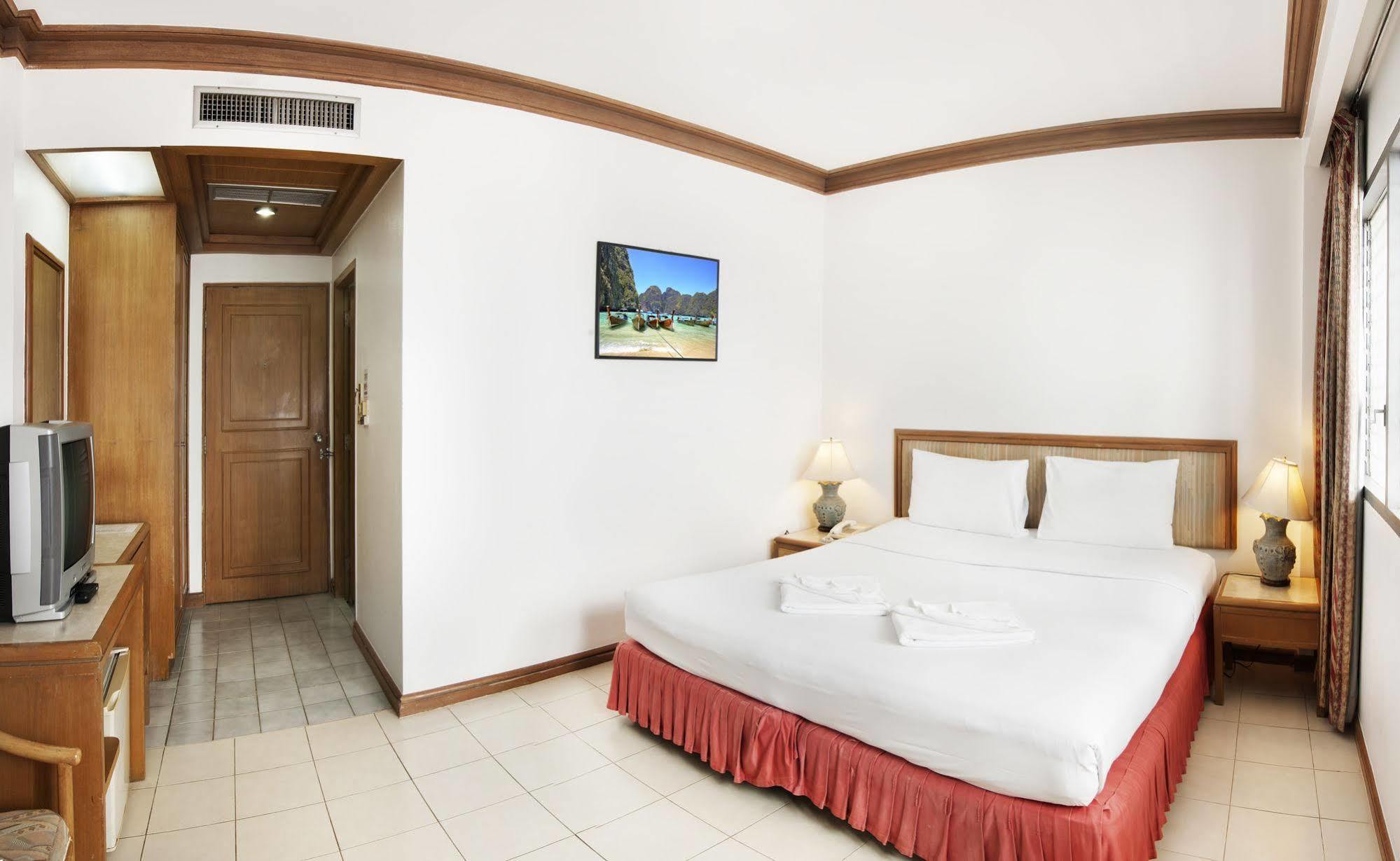 Rattana Mansion Hotel Phuket Ngoại thất bức ảnh