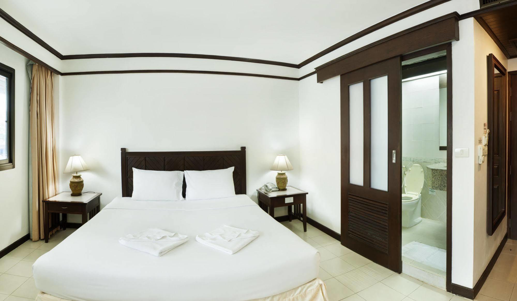 Rattana Mansion Hotel Phuket Ngoại thất bức ảnh