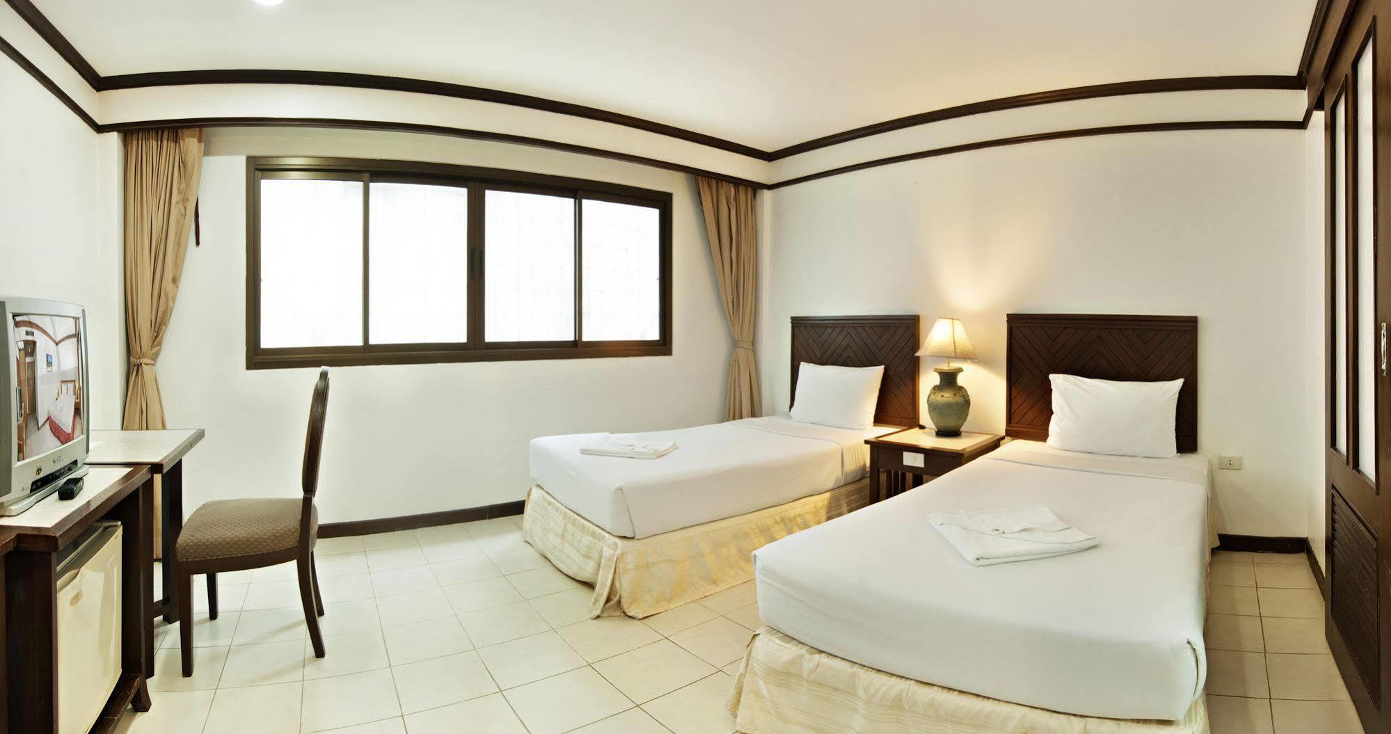 Rattana Mansion Hotel Phuket Ngoại thất bức ảnh